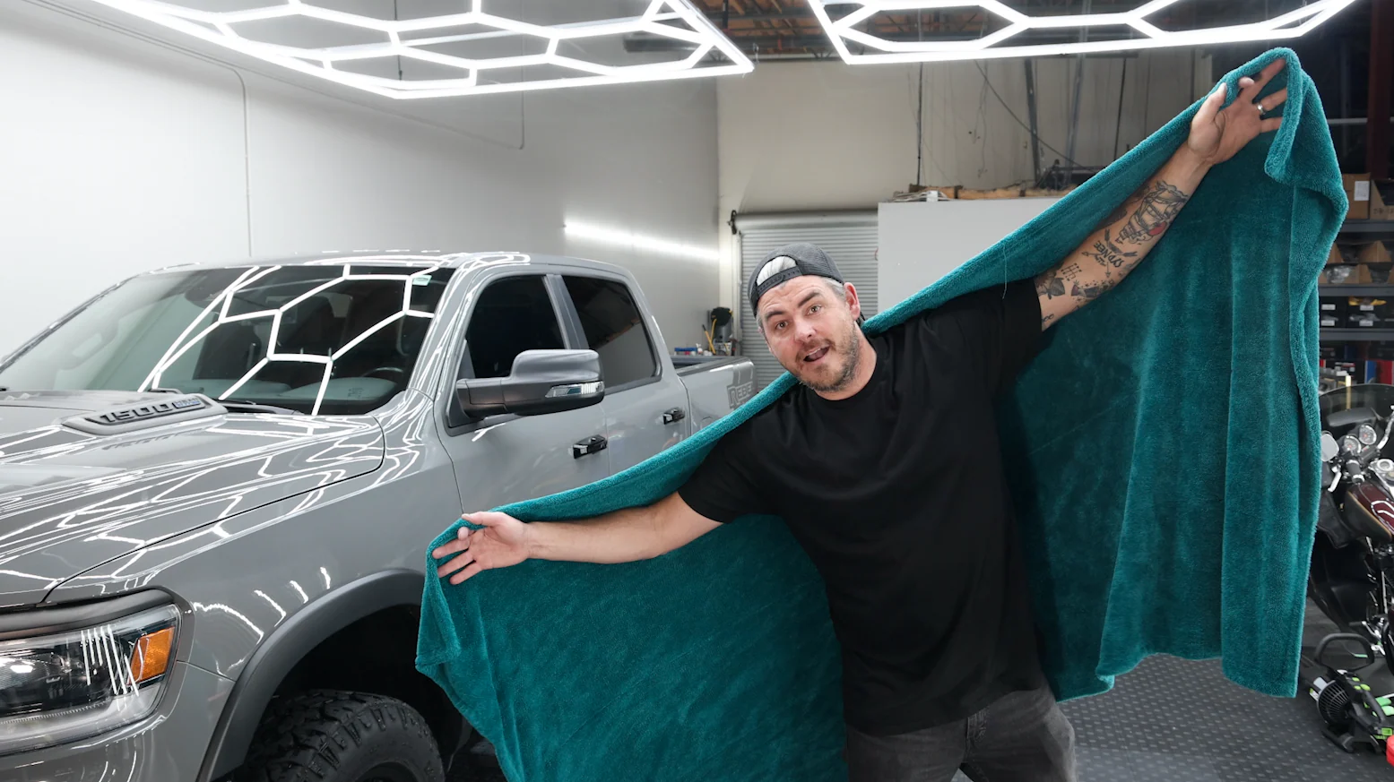 QUIVR Nazaré: The Massive Drying Towel - Image 3